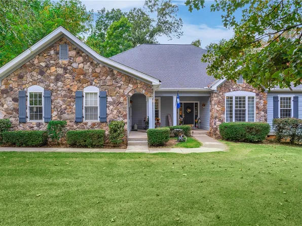 305 Treetops Dr, Seneca, SC 29672