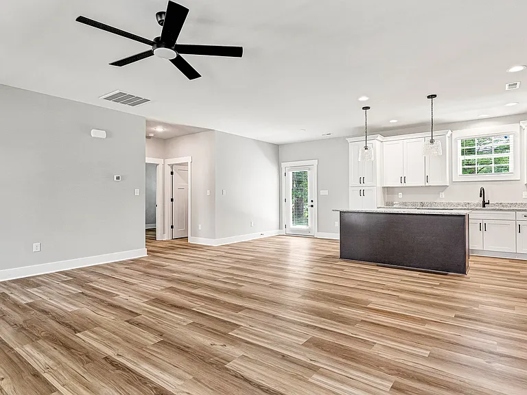 8269 Wonderland Ln — Photo 31