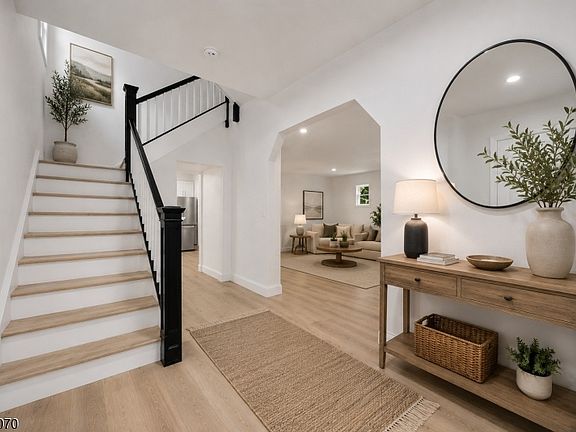 4th image of 58 Ingraham Pl