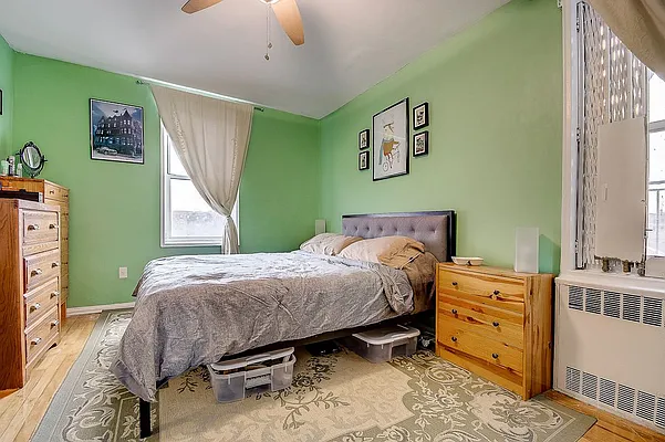 Sold by Redfin Real Estate | media 22