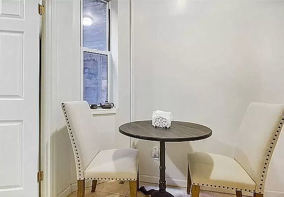 5th image of 306 E 83rd St #3DR