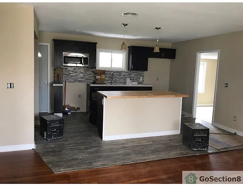 1906 Kelsey Ave photo 1