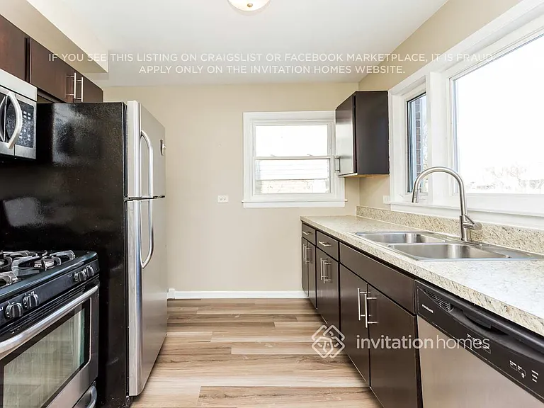 2526 Maple St — Photo 8