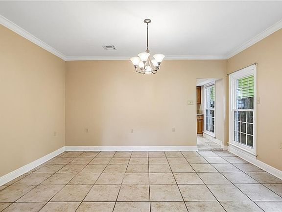 5th image of 95 Versailles Blvd