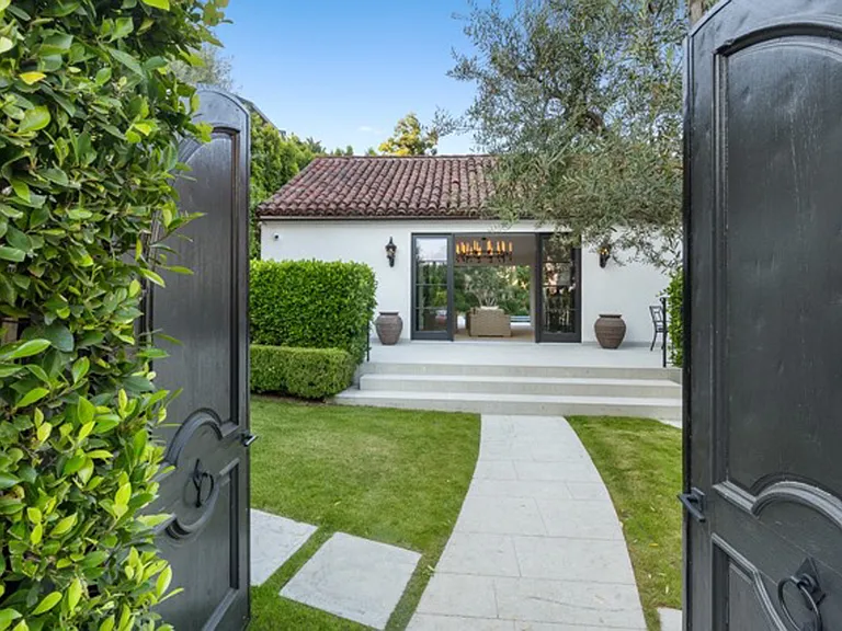 8159 Hollywood Blvd — Photo 42
