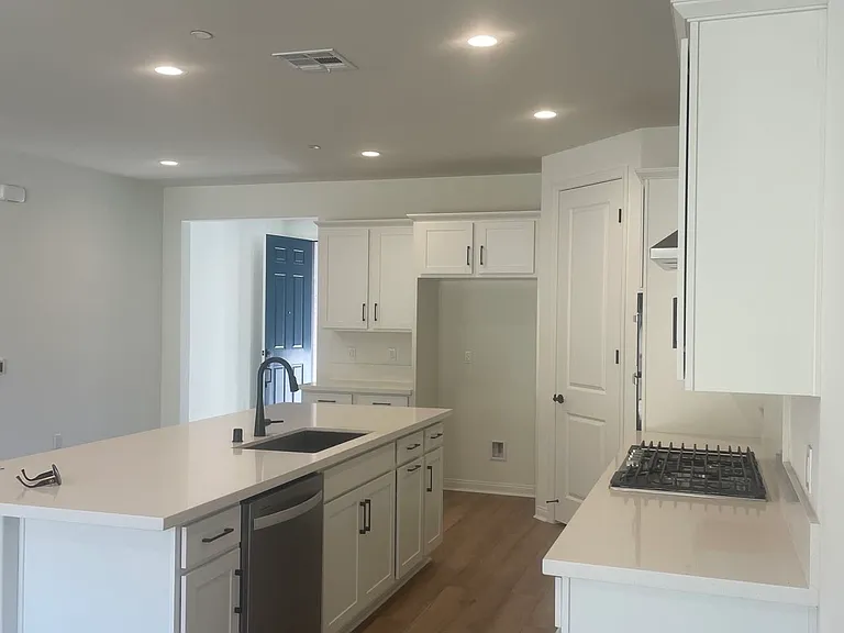 21672 Thomas Ct — Photo 2