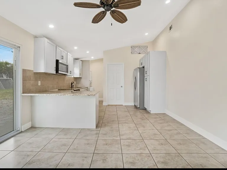 517 Sunrise Ct #B — Photo 10