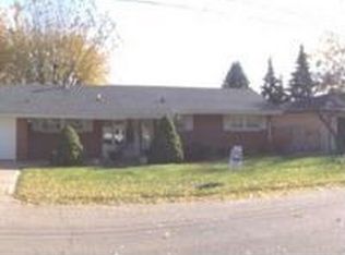1504 W Shore Dr, Pekin, IL
