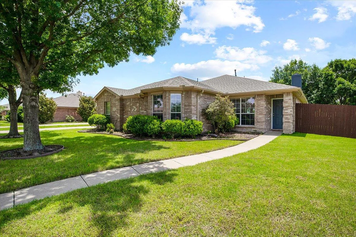 3 bed, 1761 sqft, $2,600 — Photo 1