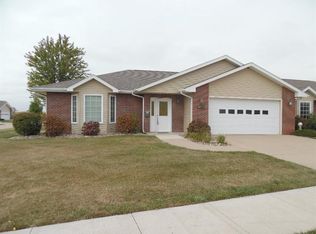 1535 Cambridge Dr, Burlington, IA 52601