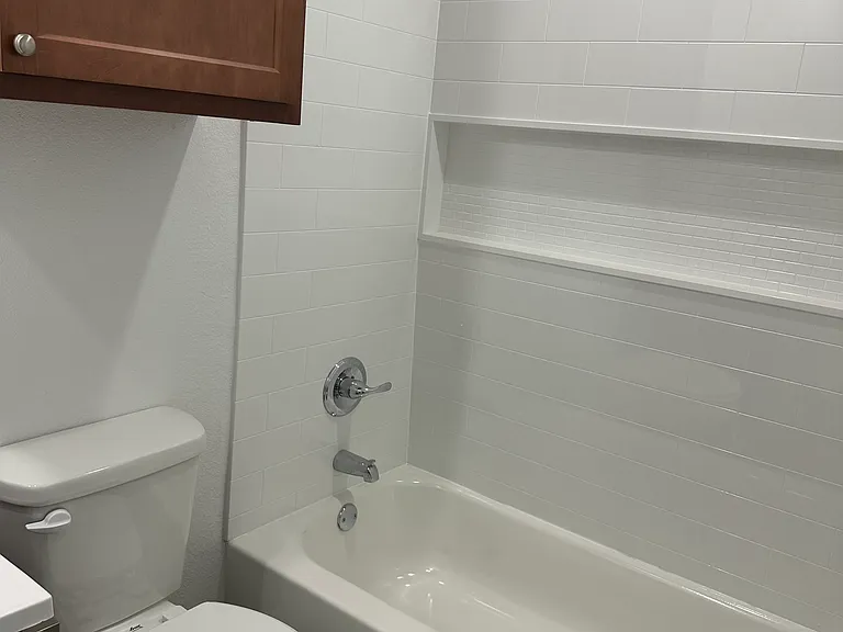 605 E Wolf St — Photo 1