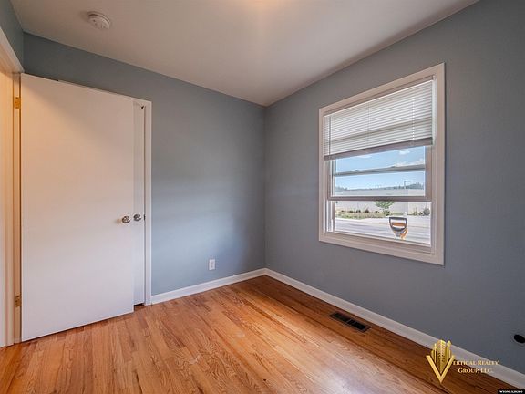 5th image of 2730 Knollwood Dr