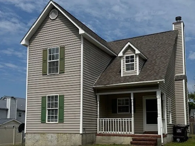 224 Hemlock Dr — Photo 1