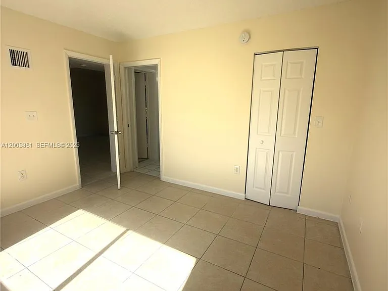 14020 NE 3rd Ct #5 — Photo 5