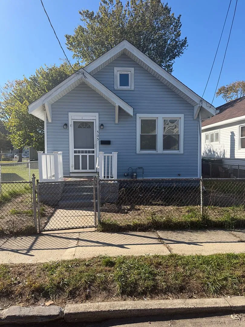 Spacious 3-Bedroom, 1-Bathroom House for Rent in Pleasantville, NJ — Photo 1