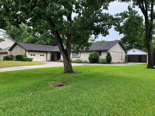 2690 S Woodloch St, Conroe, TX 77385