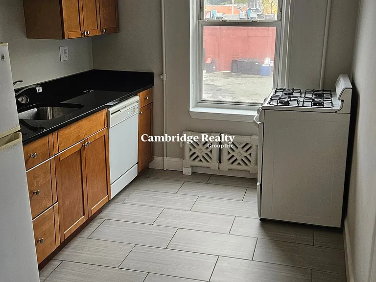 33 Highgate St #6T — Photo 4