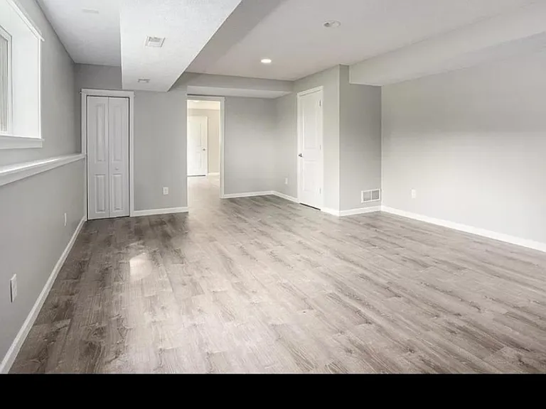 1127 Race St NE — Photo 6