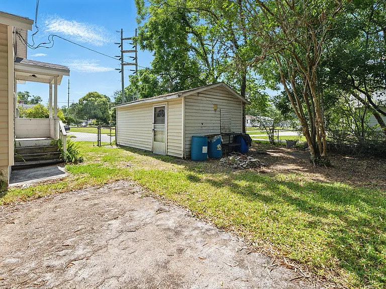 830 Nelson St — Photo 22