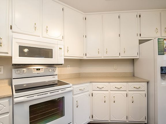 5th image of 2425 Huntington Dr