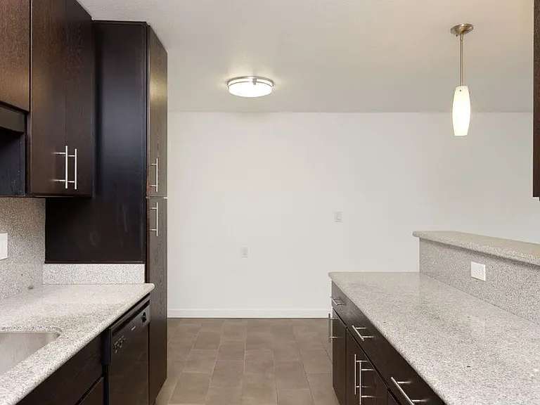 290 Lee Street — Photo 32