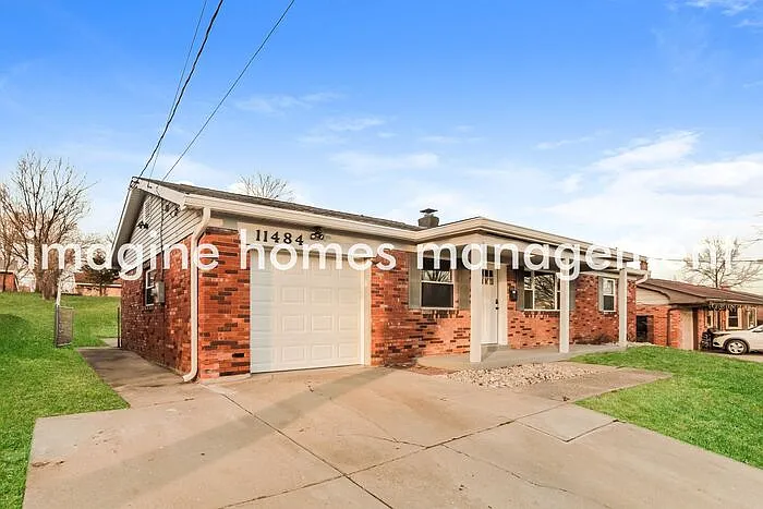 4 bed, 3.0 bath, 1940 sqft, $2,450 — Photo 2