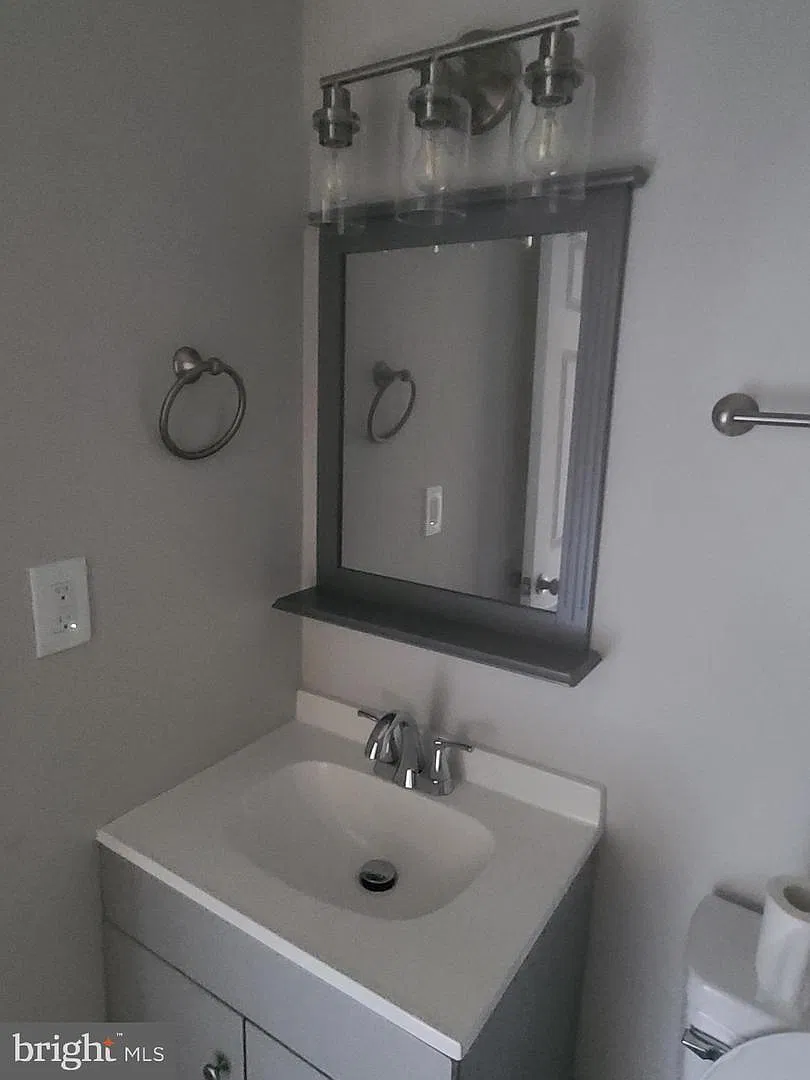 2 bed, 1.5 bath, 874 sqft, $1,550 — Photo 4