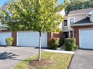 744 Old Checker Ct, Buffalo Grove, IL 60089