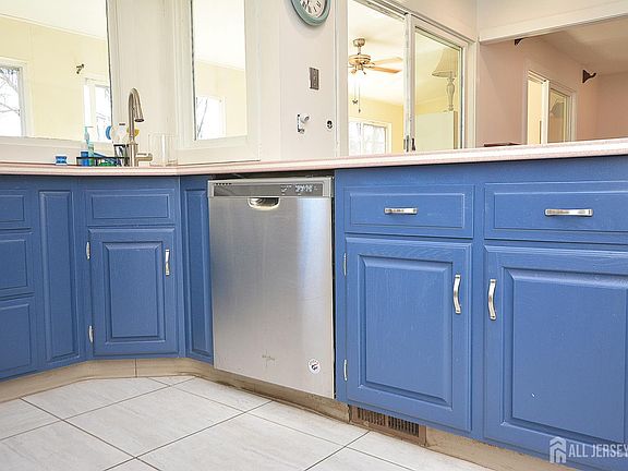 4th image of 620 S Randolphville Rd