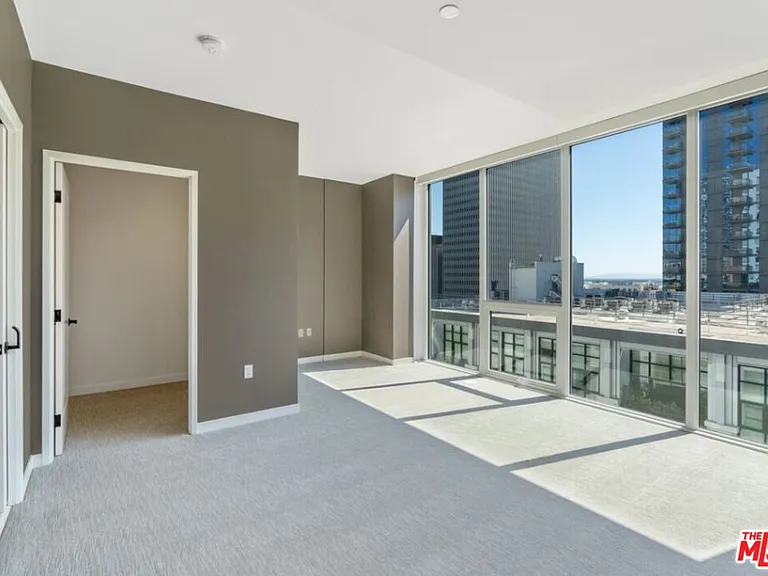 1050 S Grand Ave #1001 — Photo 8