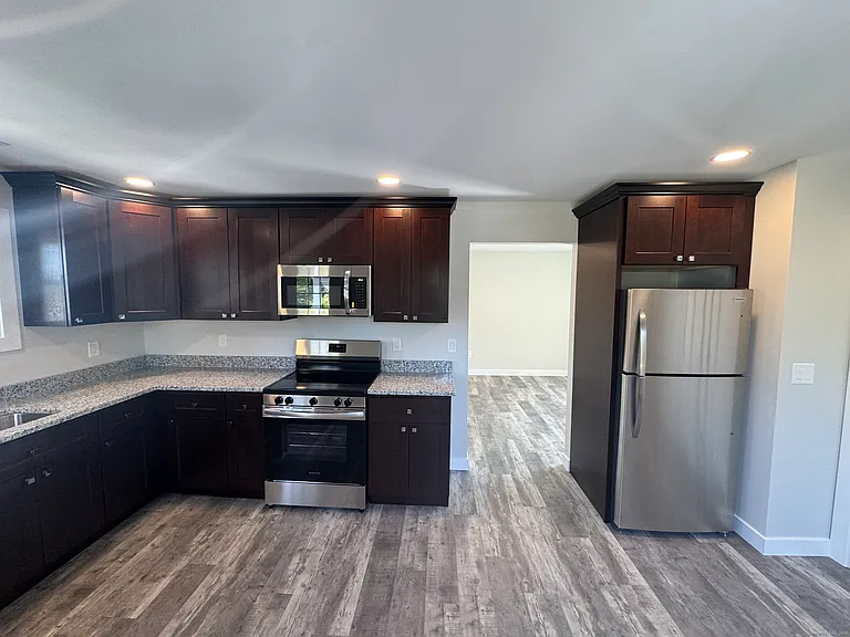 267 Hebron Ave — Photo 3