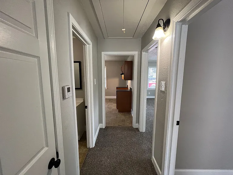 2727 Henley Dr — Photo 5