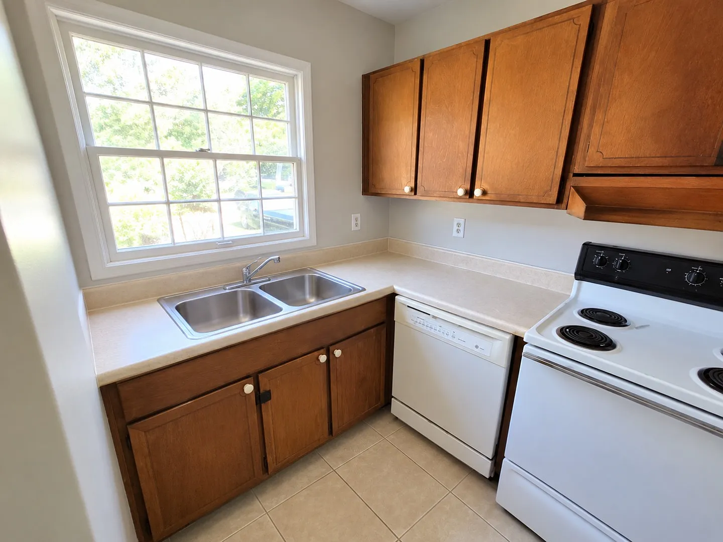 12 Willa Drive - A — Photo 3