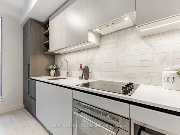 55 Mercer St #312, Toronto, ON M5V 1H2