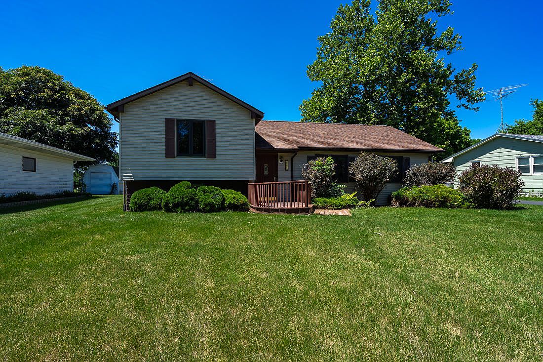 405 Flatiron Dr, Columbus Junction, IA 52738 Zillow