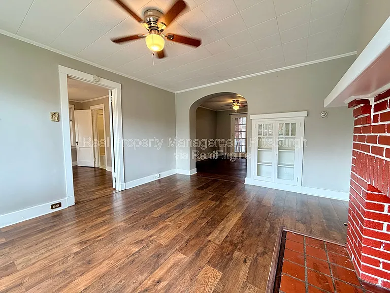 2351 Brownsville Rd — Photo 3