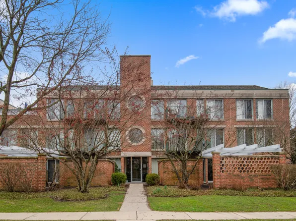 6020 Arbor Ln APT 301, Northfield, IL 60093