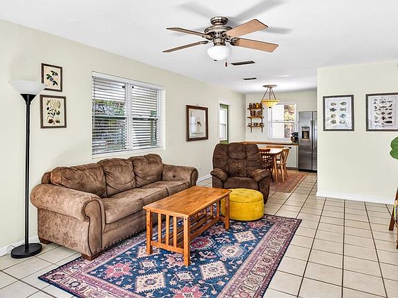 4th image of 1006 NE 12th Ave
