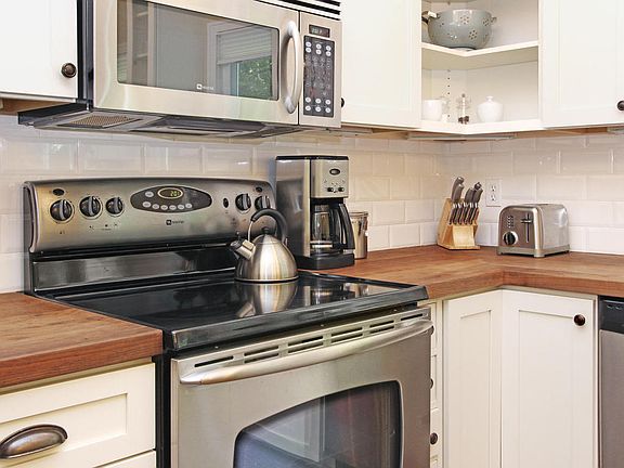 4th image of 2057 Lake St #6C