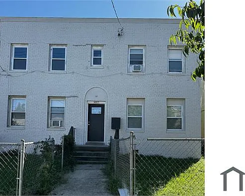3 bed, 925 sqft, $3,850 — Photo 3