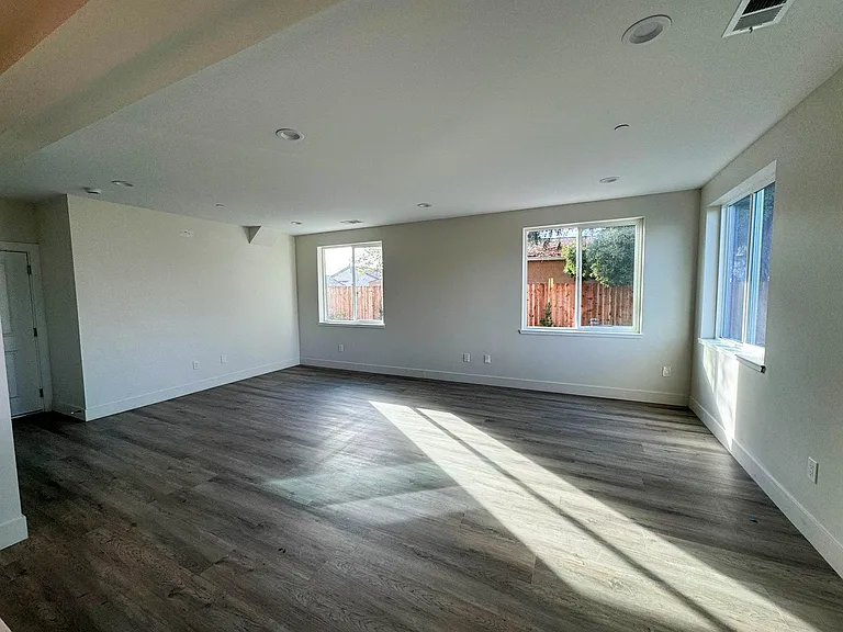 578 Marin Ave — Photo 9