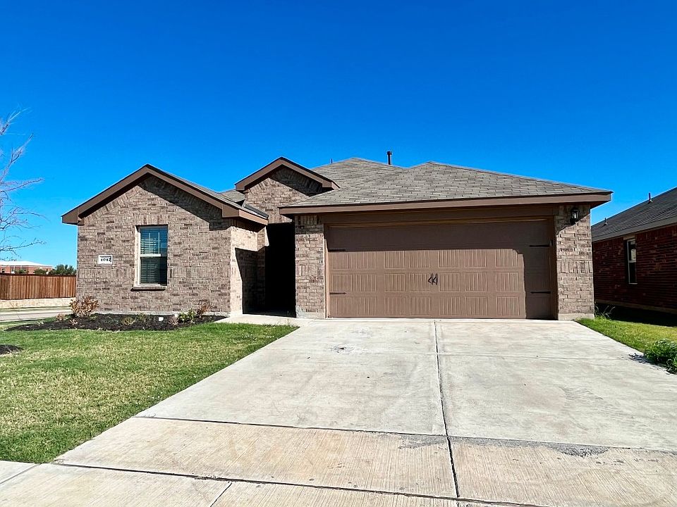1st image of 4047 Black Canyon Dr