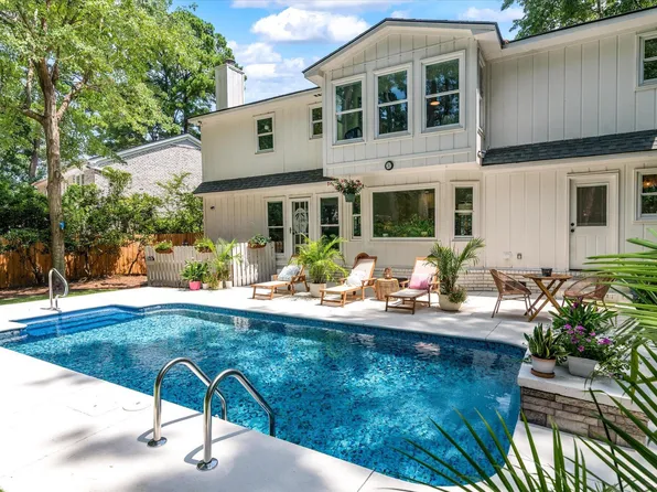 220 Runnymede Ln, Summerville, SC 29485