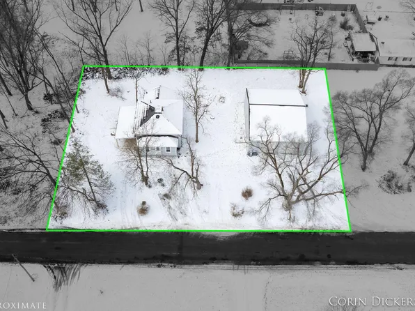 715 N Burgess St, Greenville, MI 48838