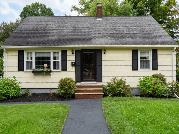 107 Gardner St, Groveland, MA 01834