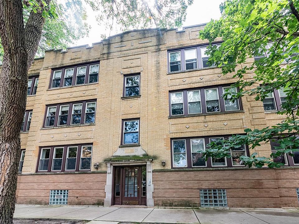 1st image of 2709 W Argyle St #1