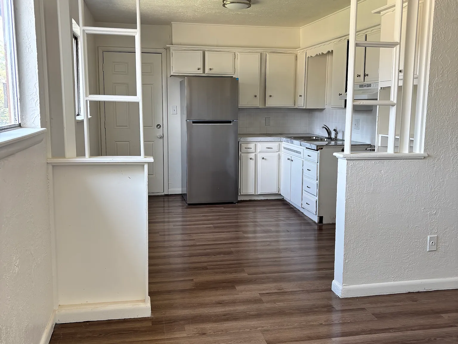 4 bed, 1100 sqft, $1,550 — Photo 2