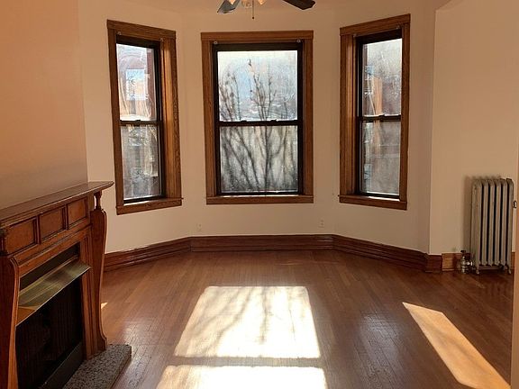 3rd image of 1422 W Foster Ave #2