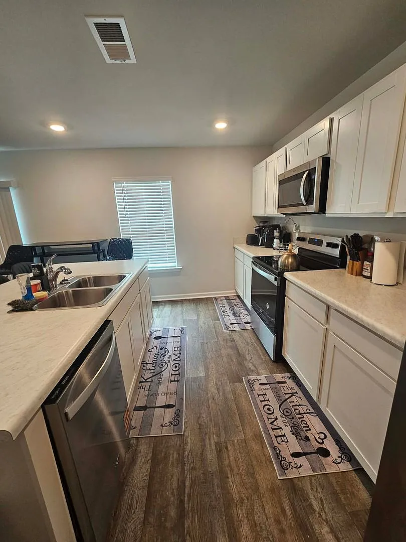 Newer 4 Bedroom Home In Stella NC — Photo 4