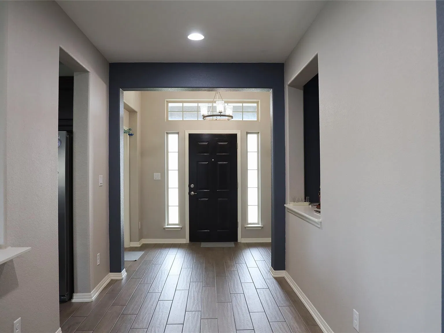 3 bed, 2.0 bath, 2327 sqft, $2,395 — Photo 2